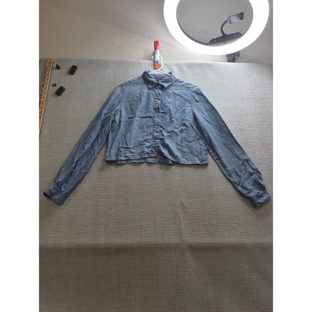 Uniqlo Cropped Shirt Womens Small Blue Denim Pleated Casual Outdoor Button Up